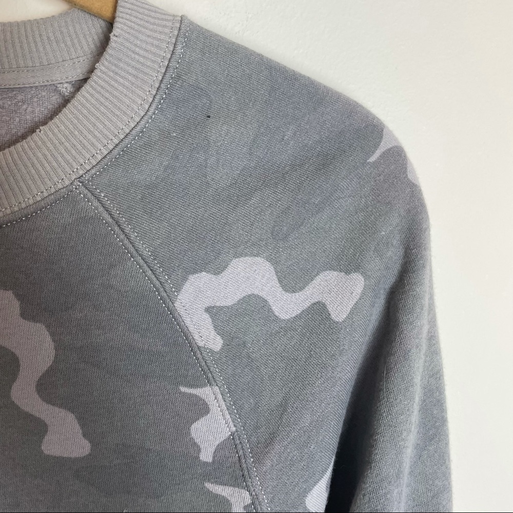 American Eagle Camo Print Soft Oversized Crewneck Size XS - Picture 4 of 9